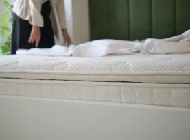 Photo de profil Meilleur surmatelas 2026 blanc fond vert