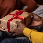 50+ idées cadeaux originales pour homme