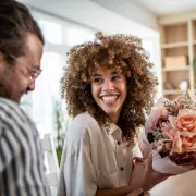 15 idées cadeaux de la Saint-Valentin pour encourager l'achat local