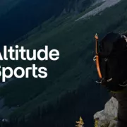 Soldes de fin de saison chez Altitude Sports : Salomon, Oakley et Burton jusqu'à -30%
