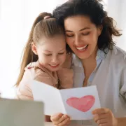 15 idées cadeaux dernière minute pour la fête des Mères